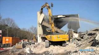 Bagger knabbert am alten Stadion