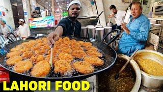 Lahori Nashta at 150 Years old Halwa Poori Shop, Laddu Peethi Local Street Food at Shalamar Bagh