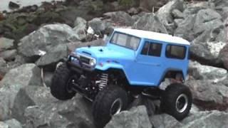 Tamiya CR-01 Toyota Land Cruiser FJ40 rock crawling