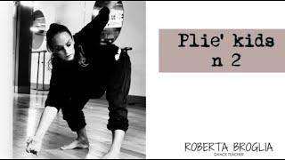 Esercizio dei plie’ modern kids class Roberta Broglia