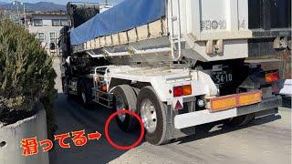 トレーラーダンプが急坂を登ったらこうなった。