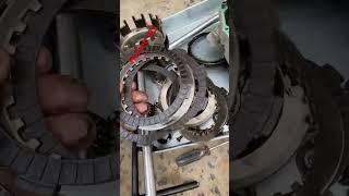 125 clutch plate fitting #repairing #automobile #machenical #mechanic #mechancial #smartphone #mechi