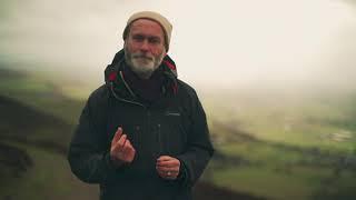 Ifor ap Glyn reads Llwybr Clawdd Offa / Dan Llywelyn Hall paints Course of Ancients at Moel Famau
