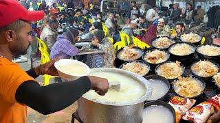 BEST CHICKEN CORN SOUP IN KARACHI | People are Crazy for Anda Papri Soup | Street Food of Pakistan