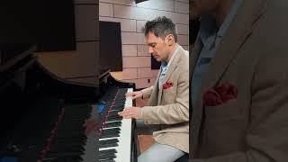 Only Scott Bradlee from @postmodernjukebox can transform a warm-up into a stride #piano spectacle!