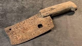 Restoration of a century-old cleaver made from a tractor plow