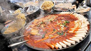 Korean tteokbokki! Customers have been lining up since morning. - korean street food