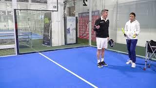 Serve in padel - Hello Padel Academy