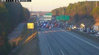 I-85 southbound in Gwinnett County shut down after 5-vehicle crash with injuries, police say