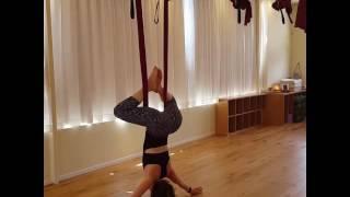 יוגה אווירית בקמליה | Aerial Yoga at Camellia... כניסות ליונה הפוכה