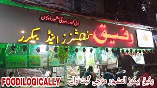 Rafiq Sweet mochi gate Lahore 60 year old sweet shop|FOODILOGICALLY|#foodie#ayehye  #foodilogically