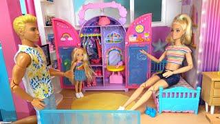 Barbie and Ken at Barbie Dream House Story w Barbie Sister Chelsea New Closet