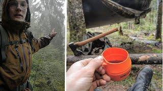 Une nuit en forêt sous la pluie | BIVOUAC BUSHCRAFT