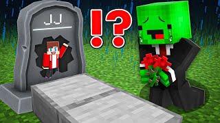 JJ Built a House Inside a GRAVESTONE To Prank Mikey in Minecraft Challenge - Maizen JJ and Mikey