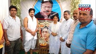 Union Minister Dharmendra Pradhan Pays Tribute To Uttam Mohanty At His Residence In Bhubaneswar