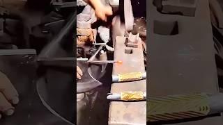 장인의 손길로 탄생하는 미니 도끼!