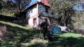 Decenije tuge i samoće u trošnoj kući