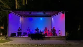 Maledives Band „black Pearl“ sings „die Toten Hosen : an Tagen wie diesen“