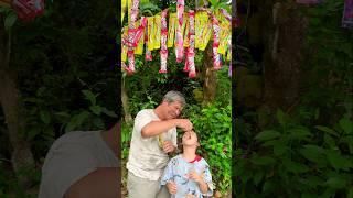 Grandpa coaxes grandchild with rainbow candy#cute #woodscraft #funny