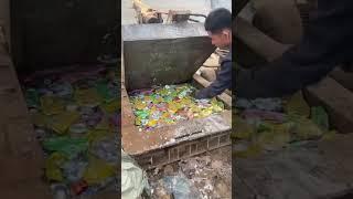 This is soda pressing.  #recycle #satisfying