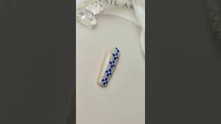 Minimalistic blue flower nail art 