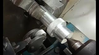 Operasi pemesinan larik: Cara mengasah mata alat("Tool Bit Grinding") & lorekan membunga("Knurling")