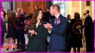 William And Catherine' Rare Sweet Gesture At Remembrance Service @Princesscatherinefc