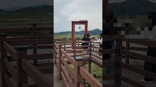 기다림의 종소리~ 꽃길따라 노을따라 은은하게 울려 퍼질때...님이여!!!님이시여!!! 꽃길따라 살짜기  오소서사모️나훈아#함안 악양 생태공원#노을길#코스모스