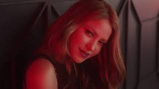 Shakira - Dance Red Midnight (15" EN)