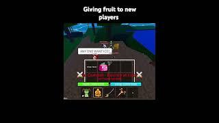 I gave fruit to a new player  Please like and support me #viralcontents #roblox #shortsviral