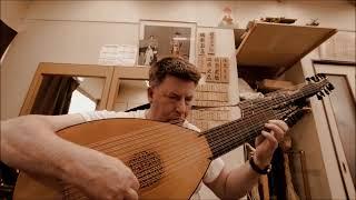 S.L.Weiss:  Suite in D minor. 3. Courante.