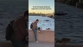 Села делать видео себе для контента, и нашла это, летнее, сразу захотелось все бросить и в лето)