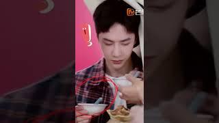 How to share food with his others.#wangyibo_zhaoliying