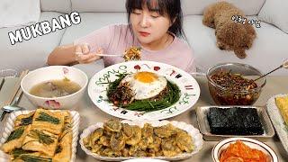 요리 먹방 :) 향긋한 달래장 만들어서 달래비빔밥, 달래두부전, 달래 굴전~  달래파티 했어요~ 뒤에 강아지는 인형 아니에요 ㅋㅋ