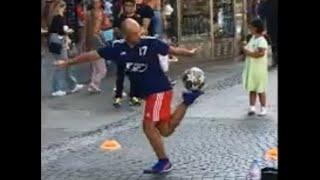 Fußball-Jongleur - Superb Freestyle Football Juggling in Munich - but who cares?