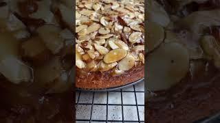 Toscakaka (Swedish caramel and almond cake)
