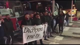 Arrijnë autobusët e parë nga Diaspora Shqiptare në përkrahje të Albin Kurtit dhe Vetëvendosjes