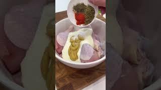Если соединить рис овощную смесь творожный сыр соль специи воду а к курице добавить сметану горчицу