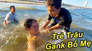 Trẻ Trâu Lần Đầu Cầm 20 Triệu Dám Gank Luôn Cả Bố Mẹ Đi Chơi Biển Cực Ngầu | TQ97