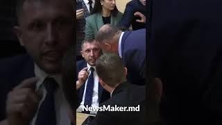 Мунсоветники Кишинева подрались в прямом эфире #молдова #știrionline #кишинев