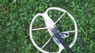 20 Minute Etrac Yard Hunt - Ian Finds Deep Silver In Our Yard Full of Junk