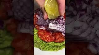 Готовим мексиканский гуакамоле на ужин #гуакамоле #мексиканскаякухня #рецепты #видеорецепты #топ