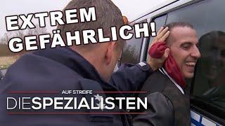 Samurai-Schwerter und Drogen! Waffenschmuggler rastet völlig aus ️| Die Spezialisten | SAT.1