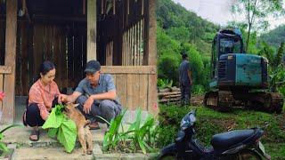 Phan Chieu trains baby goats to eat grass. Chieu is almost determined with his idea.