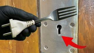 Just one plug! Emergency opening of ANY LOCK without a key