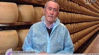 Giuliano Filippini ci mostra le fasi di produzione del parmigiano reggiano