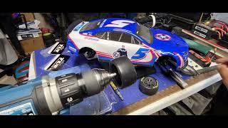 How 2's: How to Break In the Stock Tires of the Losi NASCAR