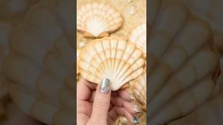 Seashell cookies decorated with royal icing and edible paint #decoratingcookies #art #royalicing