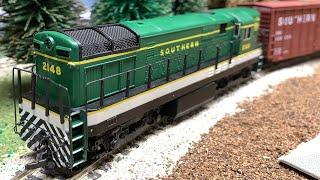 Southern 2148 Fairbanks Morse H16-44 Baby Trainmaster Locomotive Bachmann Spectrum HO