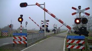 Spoorwegovergang Hindeloopen // Dutch railroad crossing